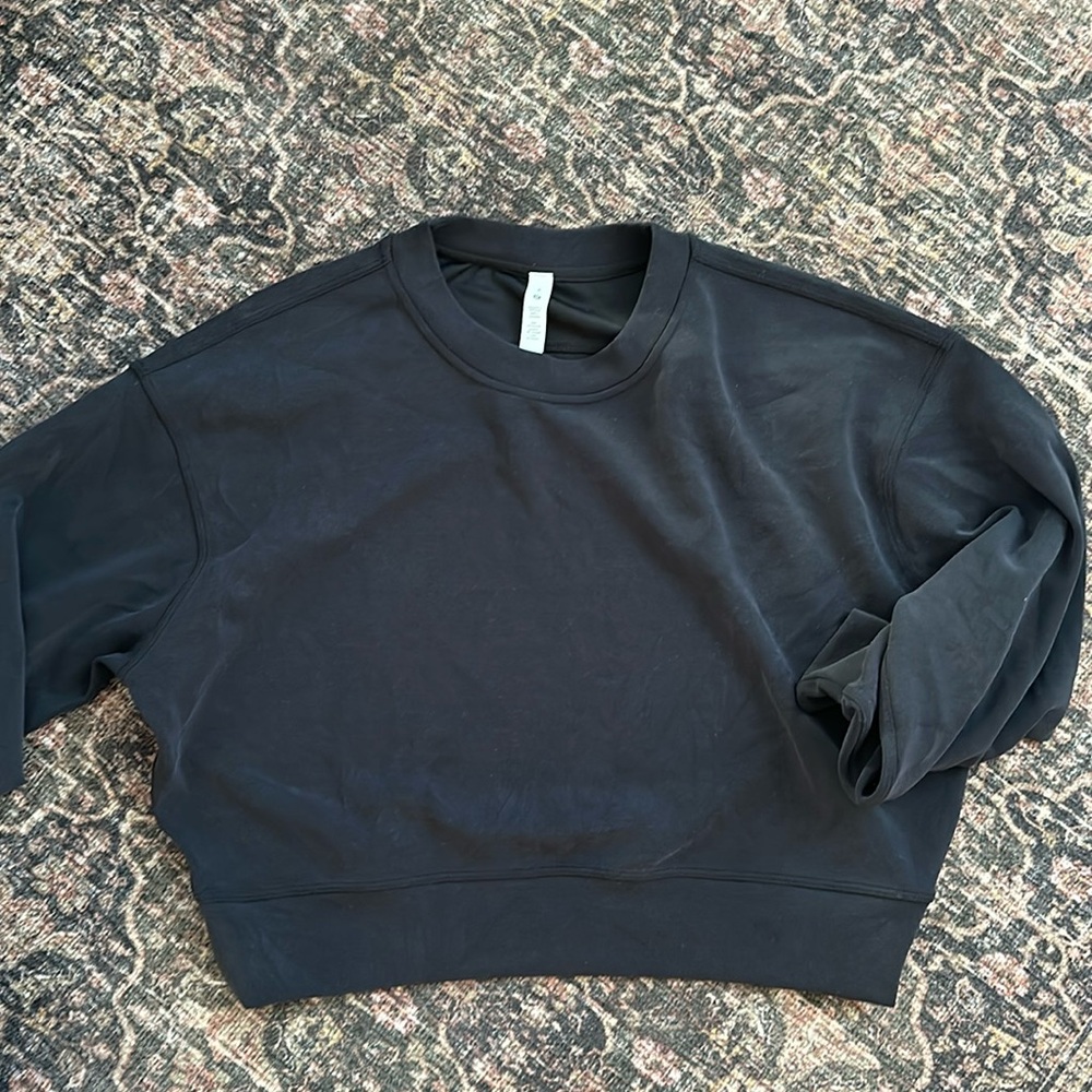 Lululemon cropped black sweatshirt size 4